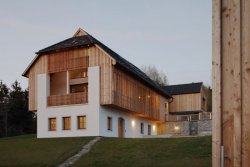DrevoaStavby.cz | Rekonstrukce zemědělské usedlosti v rakouském Feldkirchenu