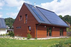 drevostavba-nulovy-dum-drevena-fasada-solarni-panely