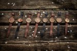 Dřevěné hodinky s příběhem. Vyberte si ty své a podpořte českou značku