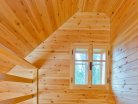 masivni-drevostavba-interier-dreveny-obklad-sten-stropu-palubky
