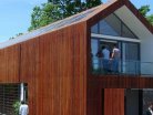 fotovoltaické panely na střeše dřevostavby