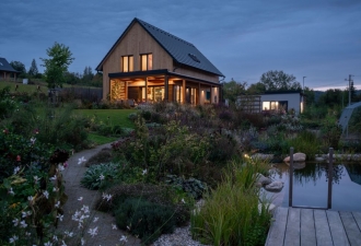 1 Rozkvetlá dřevěná symfonie