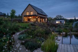 1 Rozkvetlá dřevěná symfonie