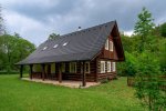 Neobyčejně obyčejná kokořínská poloroubenka k rekreaci i k trvalému bydlení