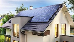 fotovoltaika na střeše domu