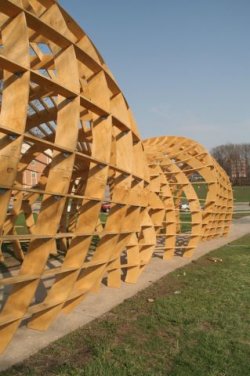 Dřevěná instalace Pasáž na universitě v Ohiu