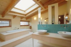 materialy-do-koupelny-drevo-moderni-interier-koupelna