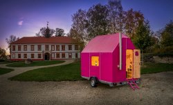 miniaturni-mobilni-drevostavba-magenta-tiny-house-exterier