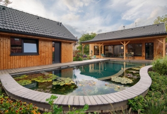 1 V zátiší s lekníny