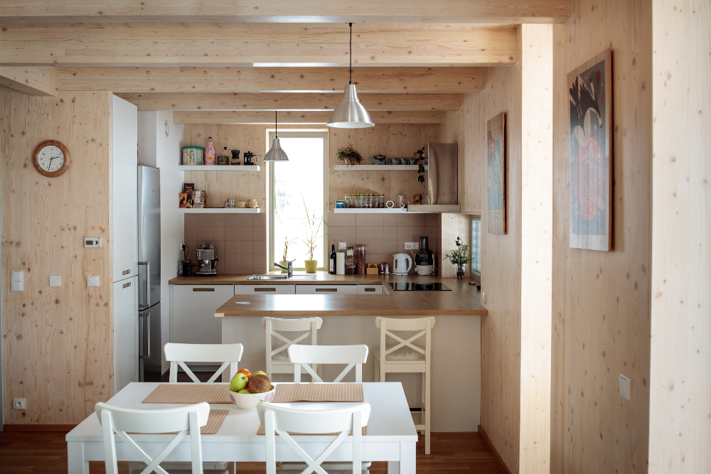 dřevostavba interiér kuchyně