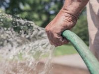 Snižte své výdaje za vodu na polovic – pomůže vám nádrž na dešťovou vodu