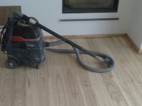 jasanová podlaha před lakováním jasan