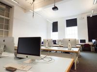 vnitřní stínění kanceláře