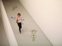 0 07 LIVING FORUM 2017_ instalace figurálních obrazů Ivana Komárka v DOXu 2