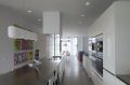 Moderní vila v Haagu od architektonického studia BBVH Architecten - rozdílné kusy nábytku
