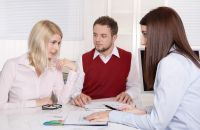 Mladí Češi si půjčí půl miliardy ročně - na chalupy!