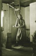 Domácká výroba másla v Malé Úpě v roce 1920