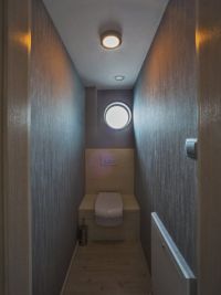 6 hausboat toaleta