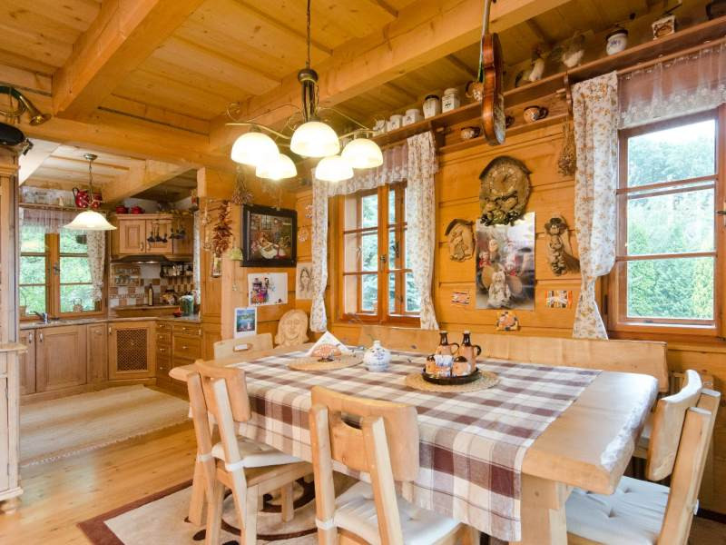 17 interiér roubenky