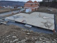 Základy a deska pro roubené stavby.