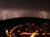 Také dřevostavby potřebují ochranu před úderem blesku