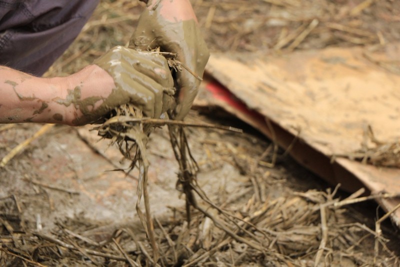 přírodní stavební materiál - hlína, sláma