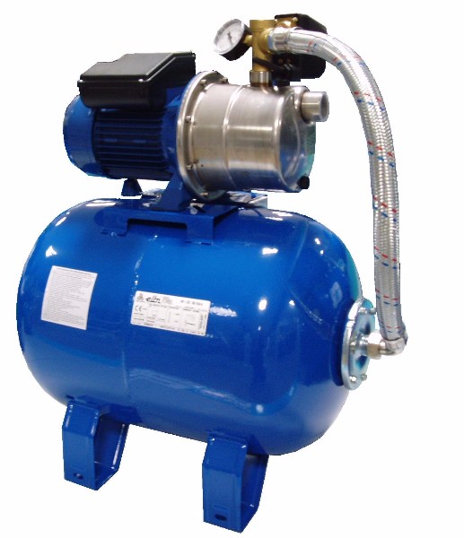 Modrá domácí vodárna - čerpadlo s tlakovým zásobníkem vody pro dopravu vody ze studny.