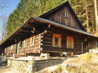 4 Roubenka po zvednutí a odstranění poškozených trámů