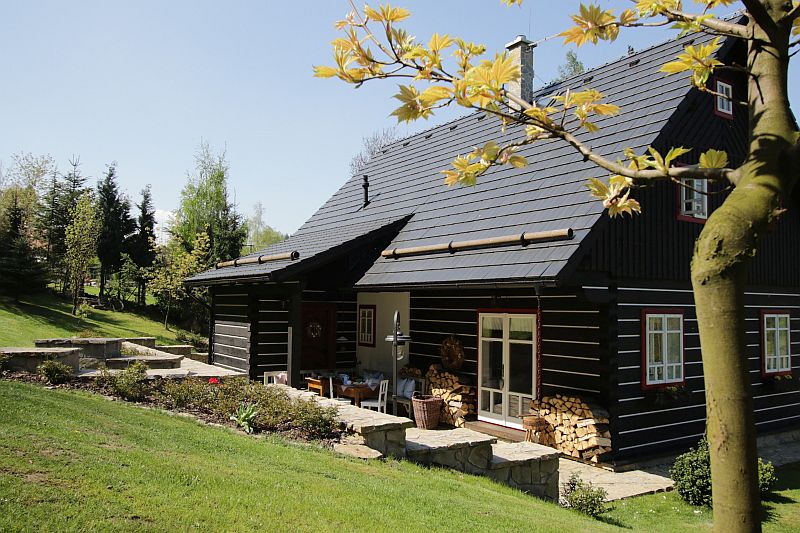 nejkrasnejsi-masivni-drevostavba-roku-2016-klasicka-roubenka-jako-u-babicky-na-prazdninach