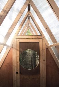 Birdhut-chata-v-ptacim-stylu-vstup