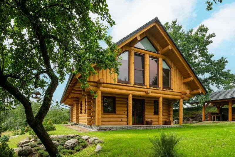 DrevoaStavby.cz | Časopis srubyROUBENKY 4-2022 (Haniš srubové domy)