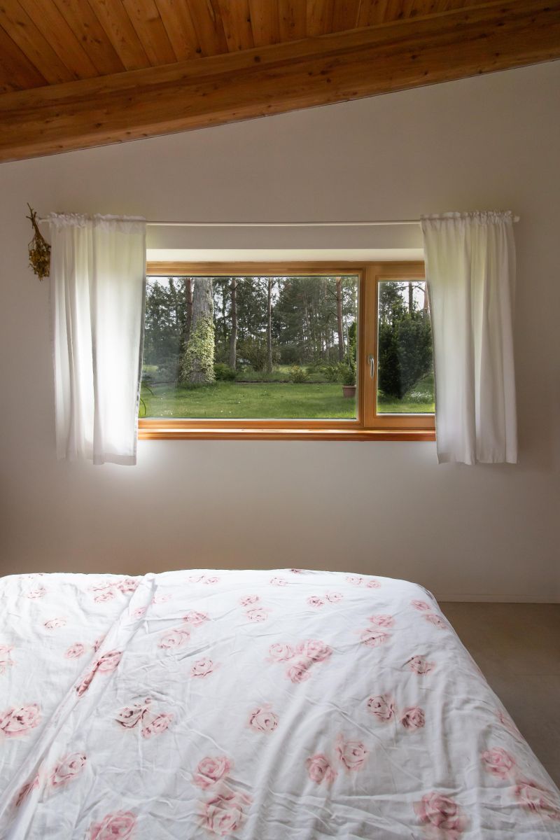 DrevoaStavby.cz | Přízemní dřevostavba uprostřed přírody