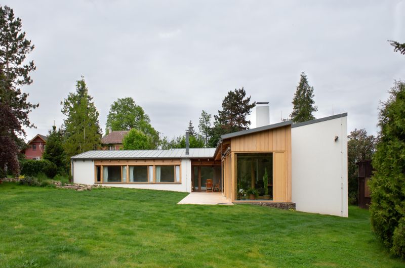 DrevoaStavby.cz | Přízemní dřevostavba uprostřed přírody