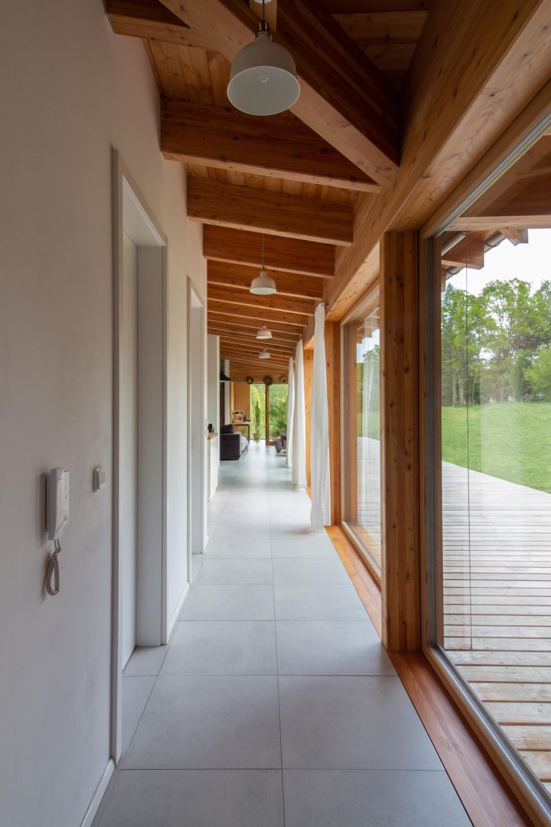 DrevoaStavby.cz | Přízemní dřevostavba uprostřed přírody