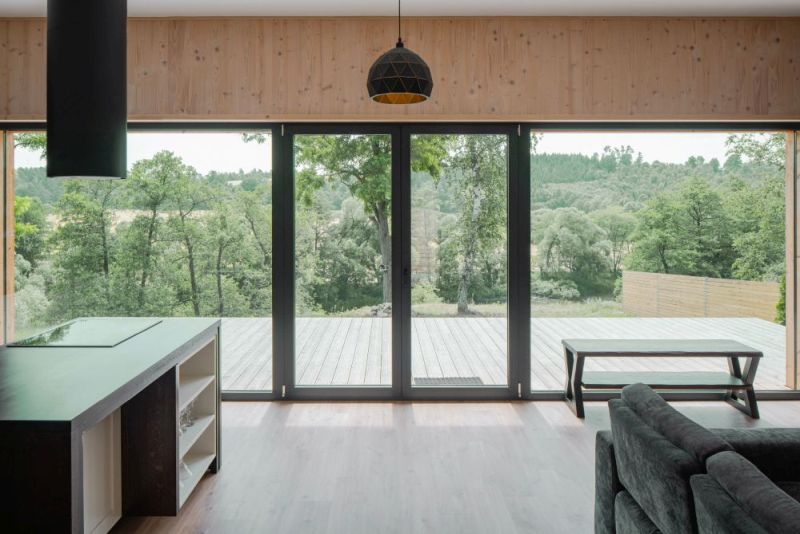 DrevoaStavby.cz Moderní víkendová dřevostavba z CLT panelů