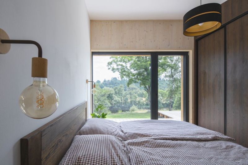 DrevoaStavby.cz Moderní víkendová dřevostavba z CLT panelů