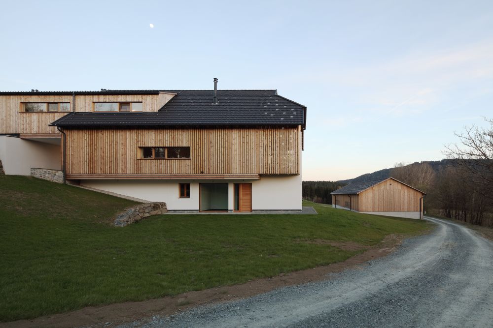 DrevoaStavby.cz | Rekonstrukce zemědělské usedlosti v rakouském Feldkirchenu