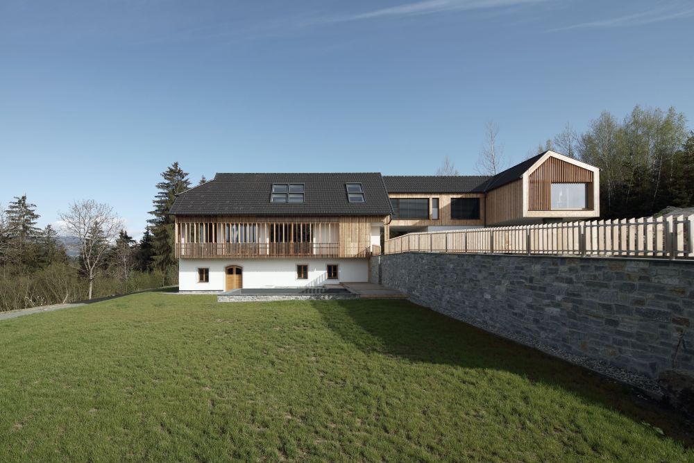 DrevoaStavby.cz | Rekonstrukce zemědělské usedlosti v rakouském Feldkirchenu