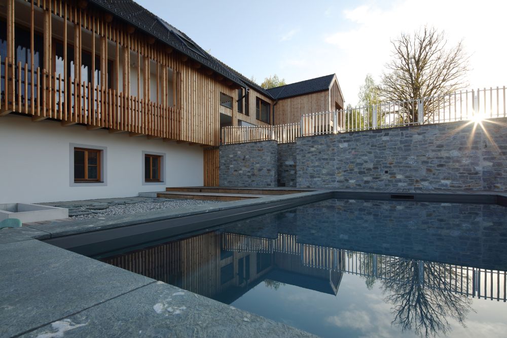 DrevoaStavby.cz | Rekonstrukce zemědělské usedlosti v rakouském Feldkirchenu