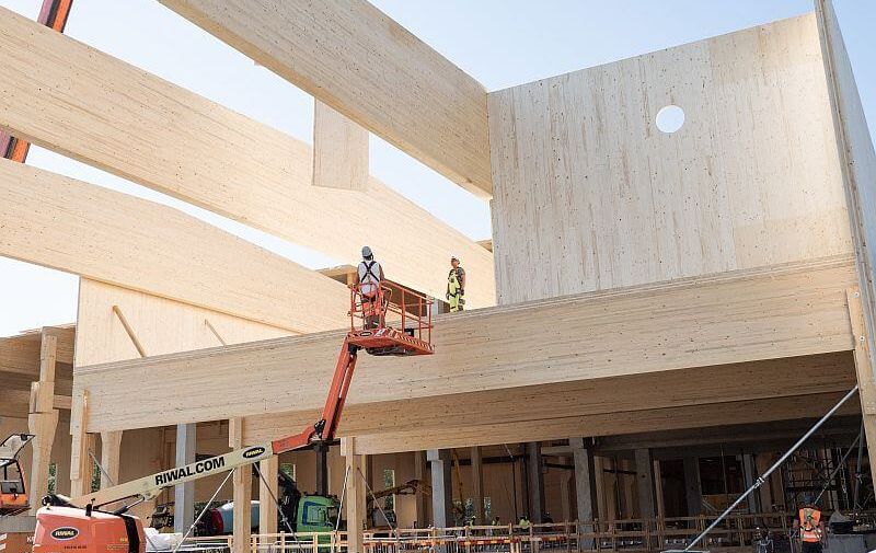 Masivní dřevo CLT panelů - materiál pro stavby budoucnosti?