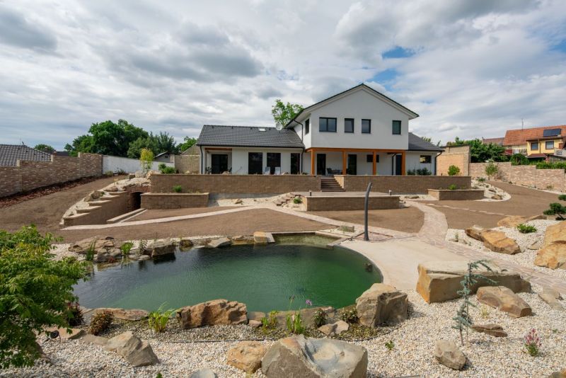 DrevoaStavby.cz Elegantní dřevostavba na kouzelném místě s geniem loci DrevoaStavby.cz Elegantní dřevostavba  na kouzelném místě s geniem loci jezírko