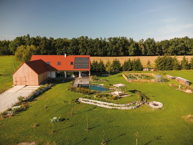 DrevoaStavby.cz Prostorná patrová dřevostavba na samotě u lesa DrevoaStavby.cz Prostorná patrová dřevostavba na samotě u lesa