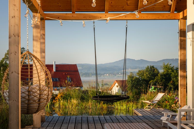 DrevoaStavby.cz Prostorná patrová dřevostavba na samotě u lesa DrevoaStavby.cz Prostorná patrová dřevostavba na samotě u lesa