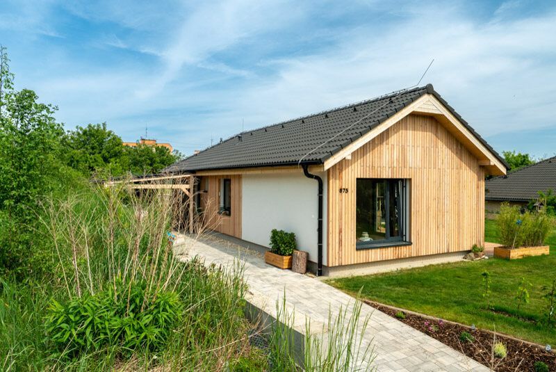DrevoaStavby.cz Přízemní sendvičová dřevostavba Dřevo-House