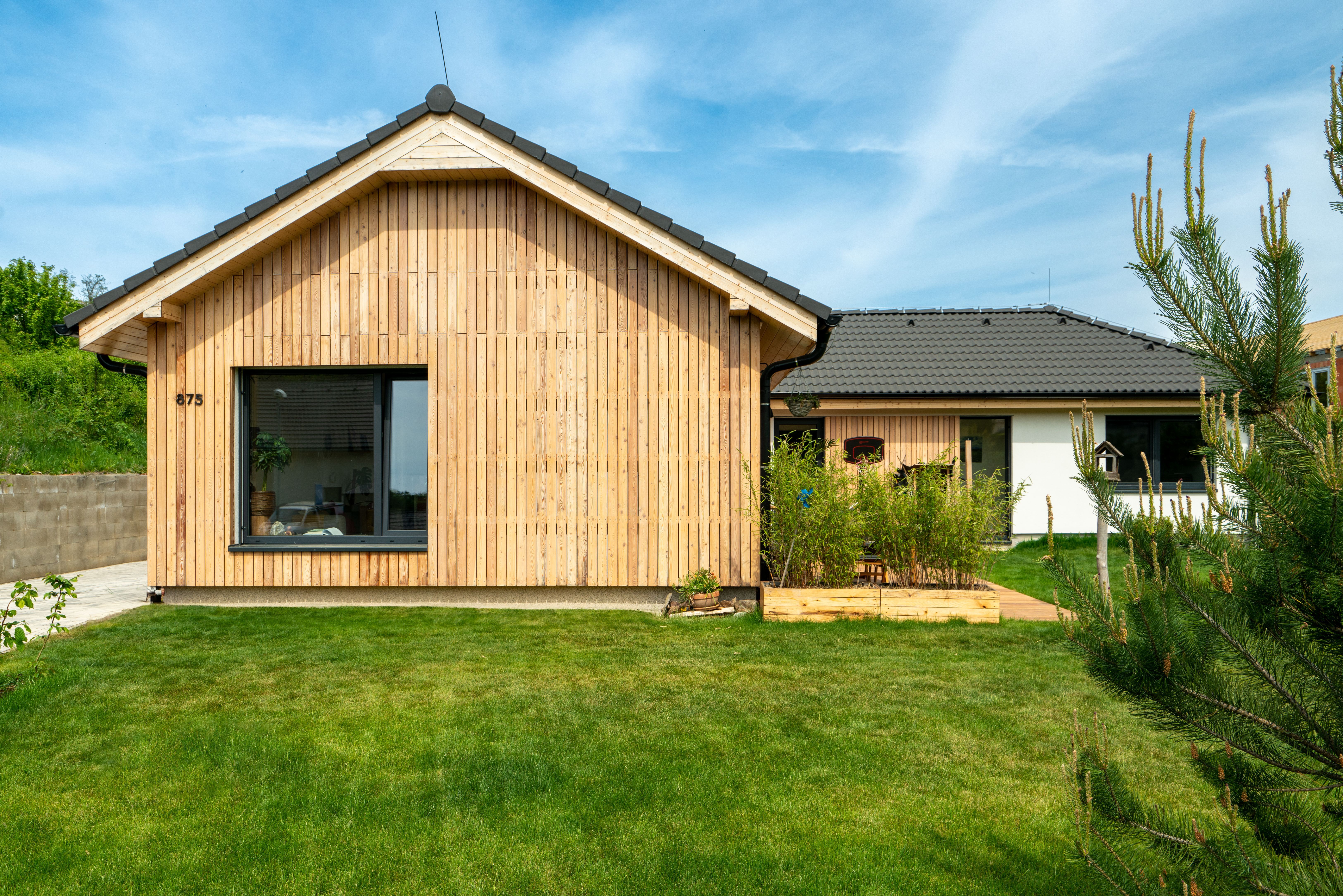 DrevoaStavby.cz Přízemní sendvičová dřevostavba Dřevo-House