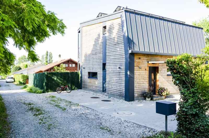 DrevoaStavby.cz | Patrová dřevostavba u Ženevského jezera