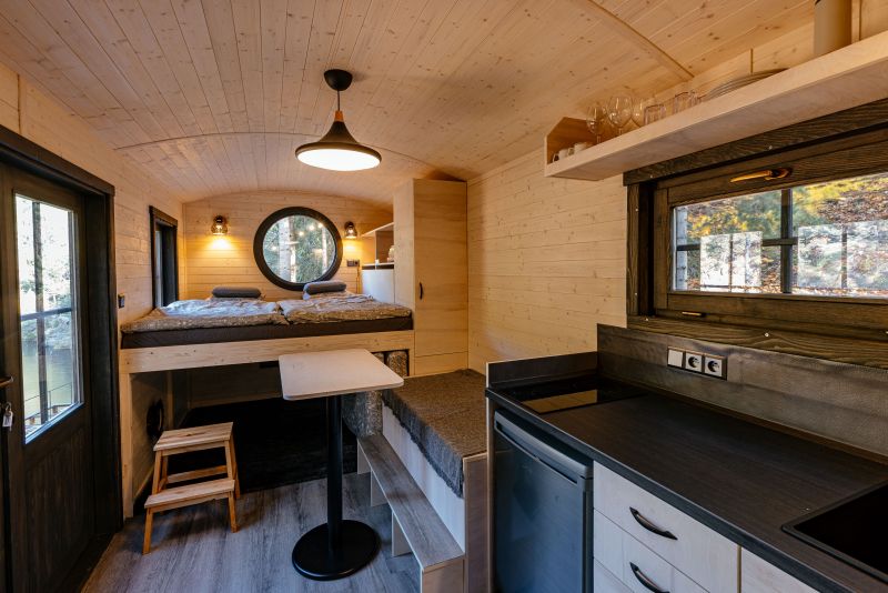 DrevoaStavby.cz | Hidden Retreat – dřevěný domek se saunou