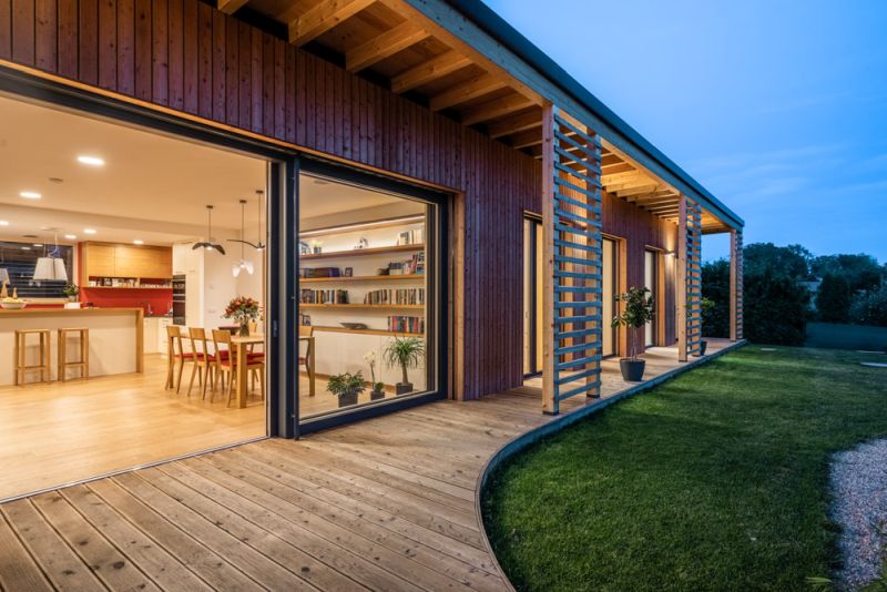 DrevoaStavby.cz | Moderní přízemní dřevostavba jako z pohádky