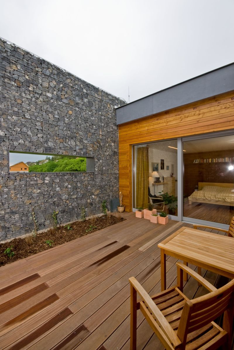 DrevoaStavby.cz | Dřevostavba zapuštěná do svahu