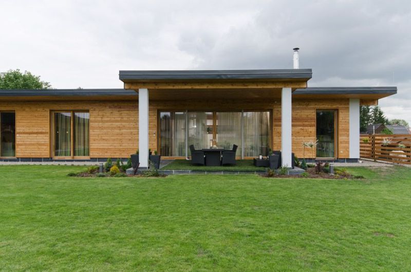 DrevoaStavby.cz | Moderní přízemní dřevostavba s fasádou z modřínu